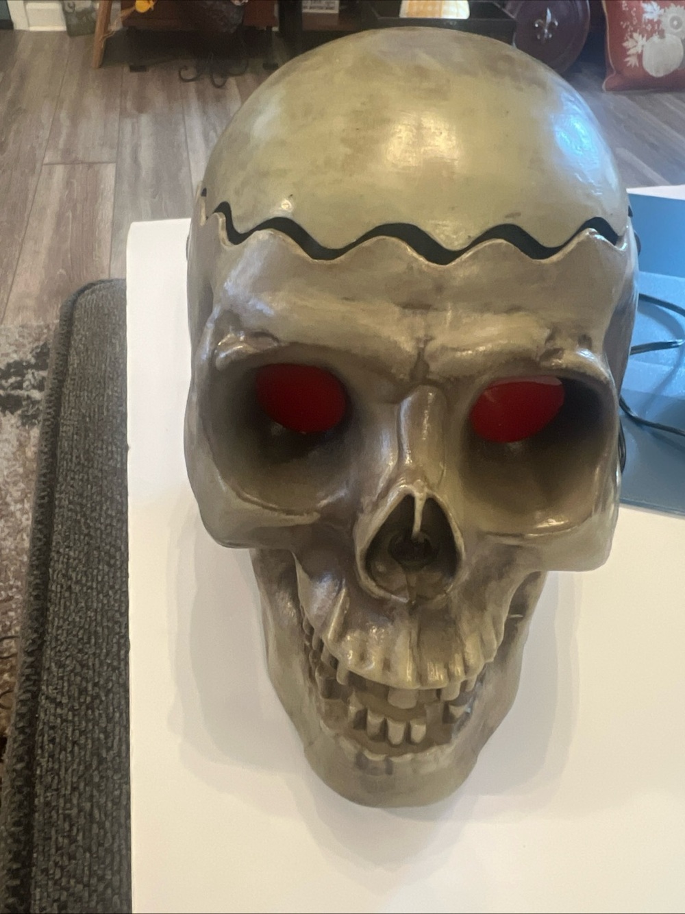 Source Unknown Halloween Gold Skull with Red Eyes plug in lights up tested